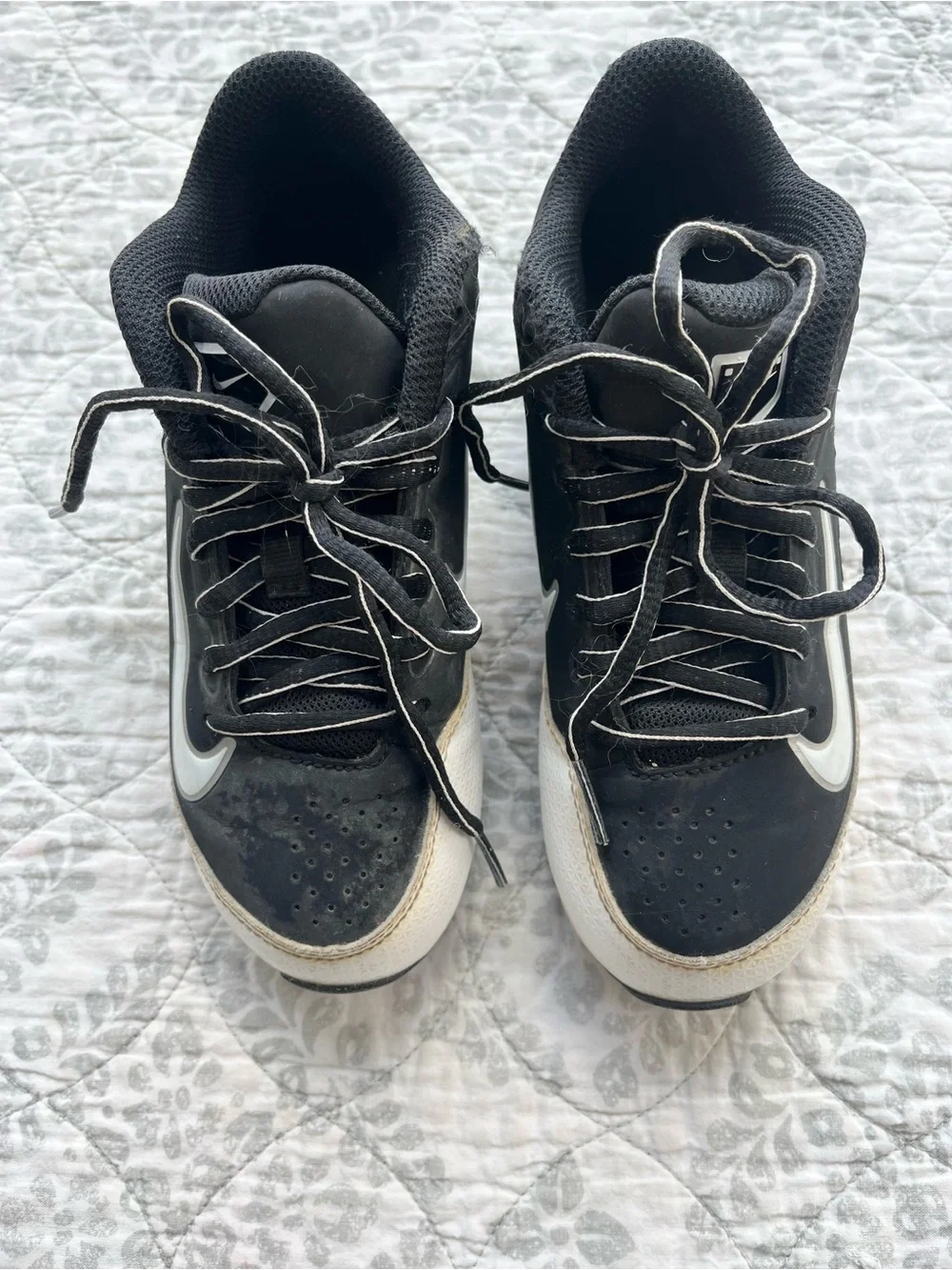 1.5Y Nike Kids Black & White Baseball Cleats